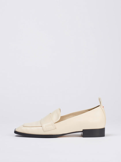 Aeyde | Julie Creamy Nappa Leather Loafers, Flats for Women | Creamy Nappa | Square Toe | Flat Heel | Side View