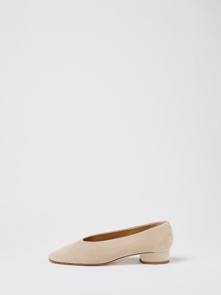 Delia Latte Suede