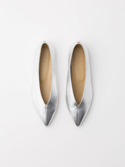 Silver pointed top flat shoes